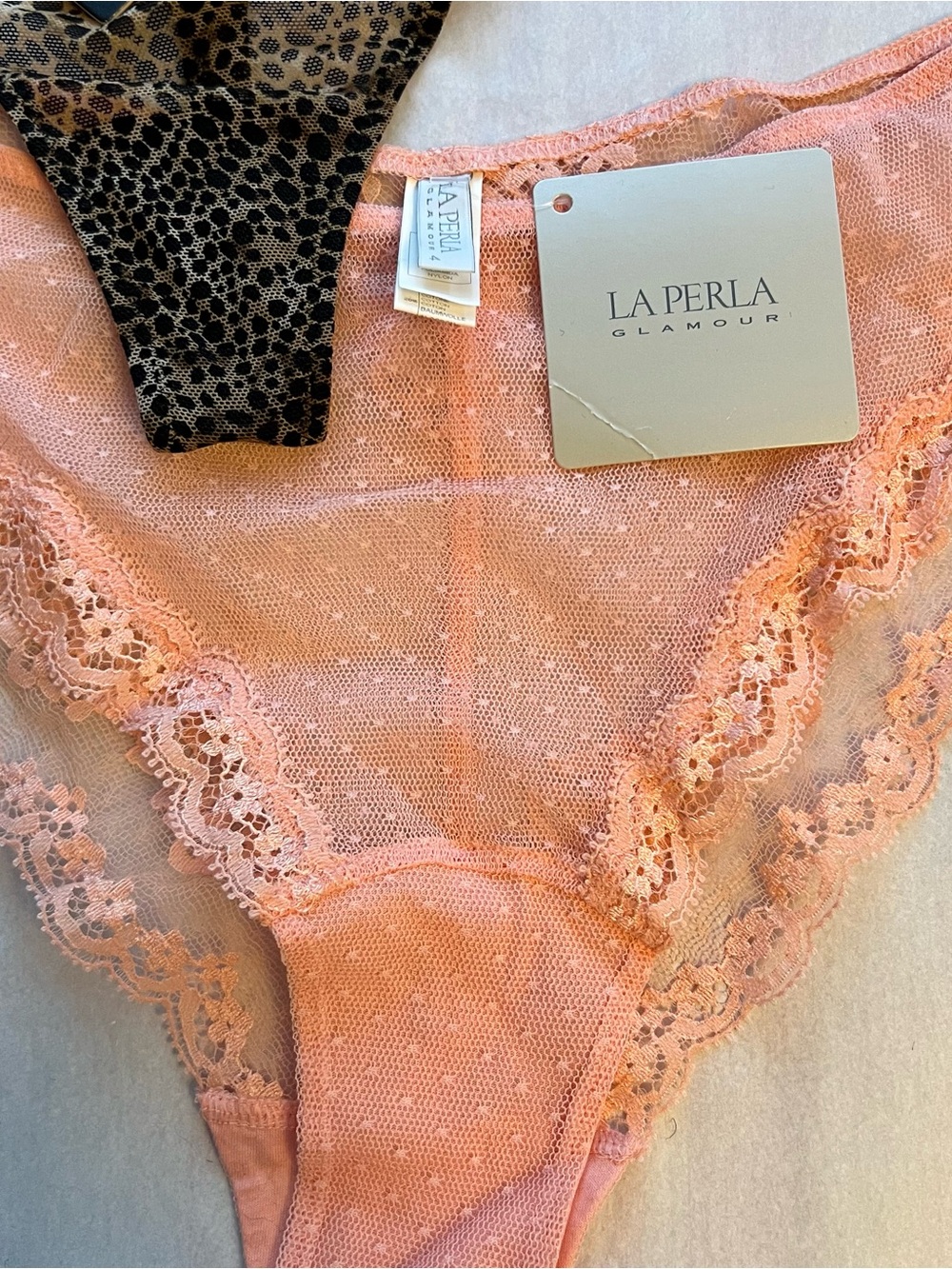 La Perla Women’s Lace & Mesh bikinis, and thongs - 4 pair NEW X small 27/28in - Picture 3 of 16